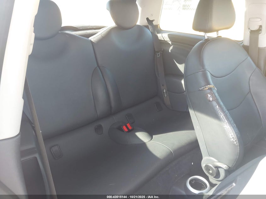 2005 Mini Cooper S VIN: WMWRE33505TG95975 Lot: 43515144