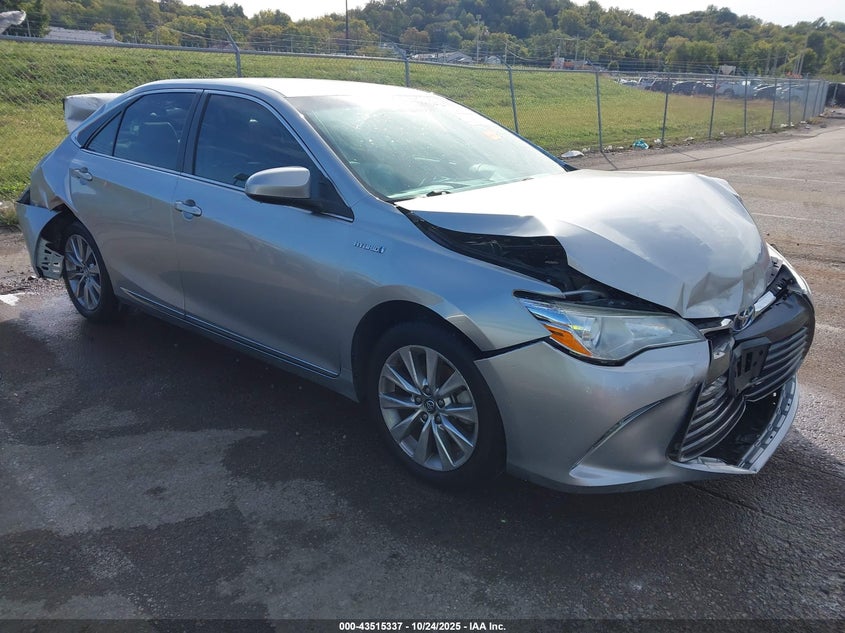 TOYOTA CAMRY HYBRID XLE