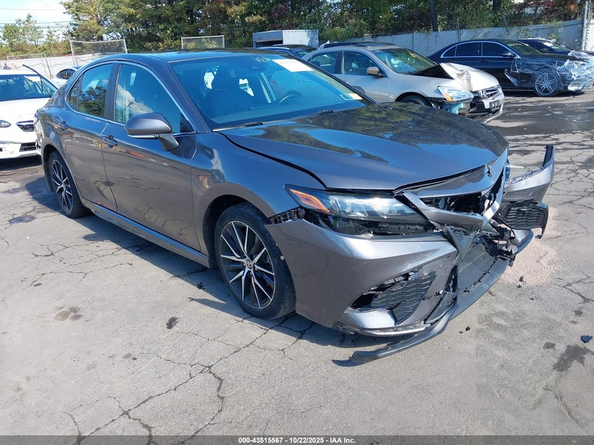 TOYOTA CAMRY SE AWD