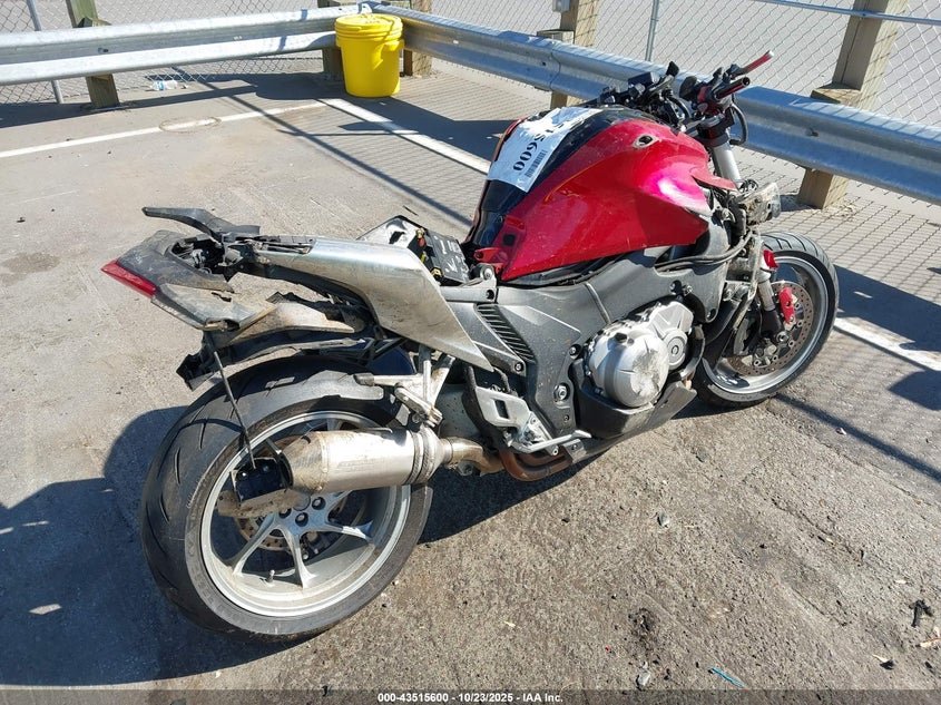 JH2SC6318AK000333 2010 HONDA VFR photo no. 4