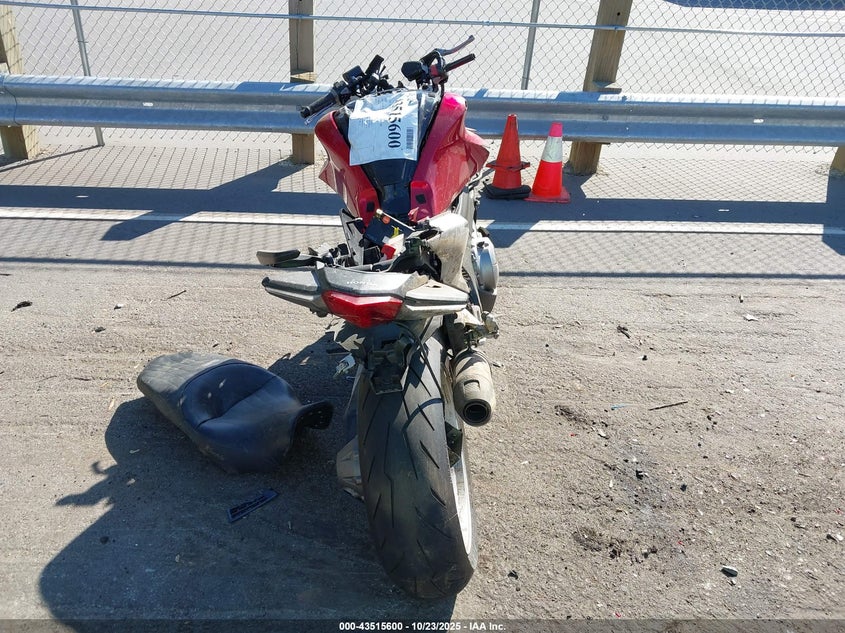 JH2SC6318AK000333 2010 HONDA VFR photo no. 6