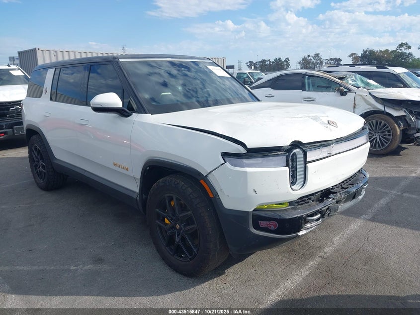 RIVIAN R1S ADVENTURE