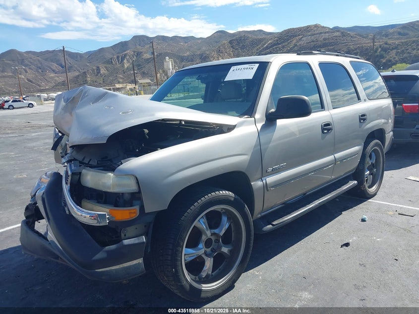 1GNEC13T8YJ181385 2000 CHEVROLET TAHOE photo no. 2