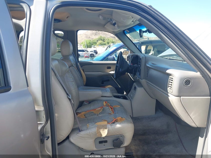1GNEC13T8YJ181385 2000 CHEVROLET TAHOE photo no. 5