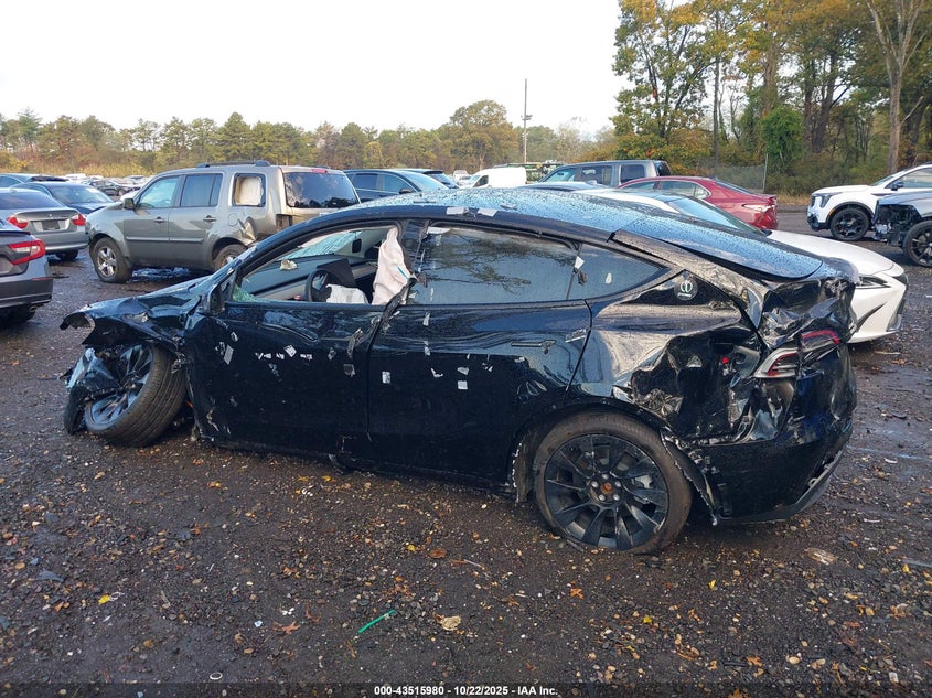 2023 Tesla Model Y Awd/Long Range Dual Motor All-Wheel Drive VIN: 7SAYGAEE1PF914992 Lot: 43515980