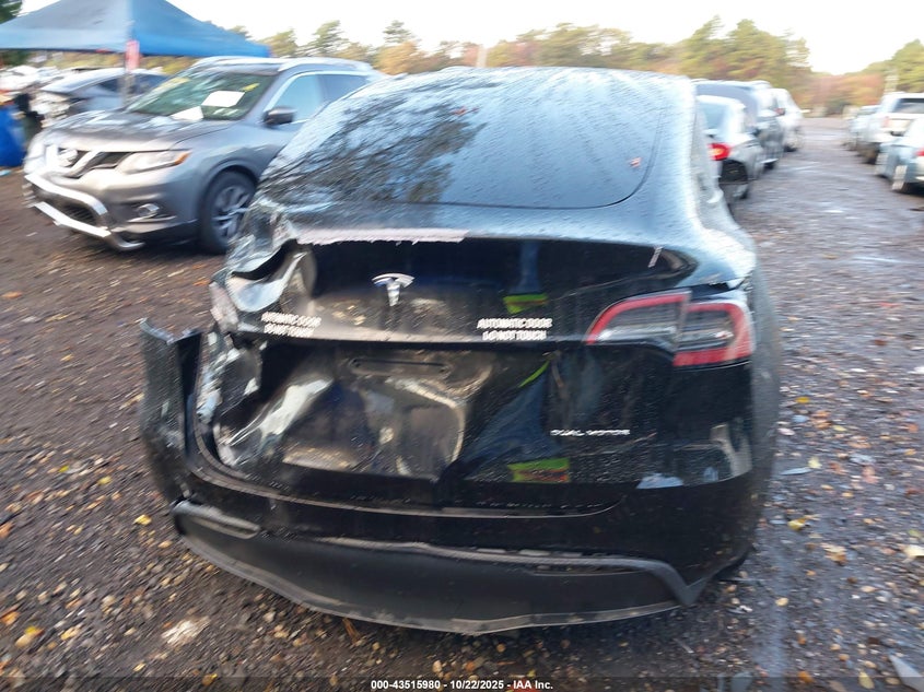 2023 Tesla Model Y Awd/Long Range Dual Motor All-Wheel Drive VIN: 7SAYGAEE1PF914992 Lot: 43515980