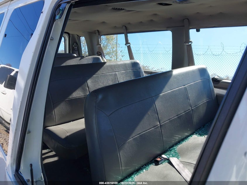 2001 Ford E-350 Super Duty Xl/Xlt VIN: 1FBSS31L41HA75854 Lot: 43516108