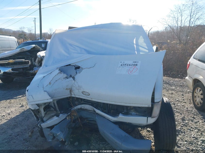 2001 Ford E-350 Super Duty Xl/Xlt VIN: 1FBSS31L41HA75854 Lot: 43516108