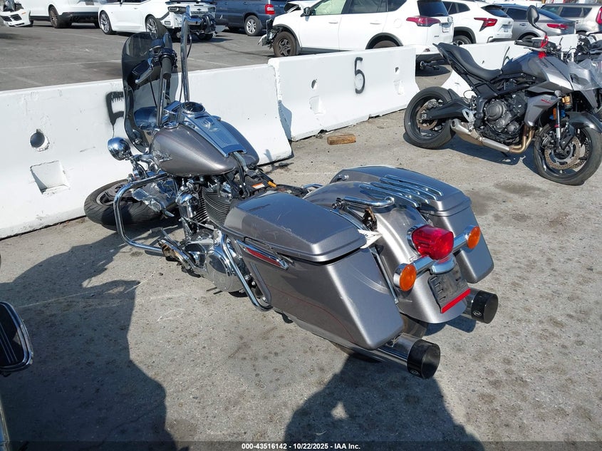 VIN 1HD1FBC34HB619414 2017 HARLEY-DAVIDSON FLHR ROAD KING