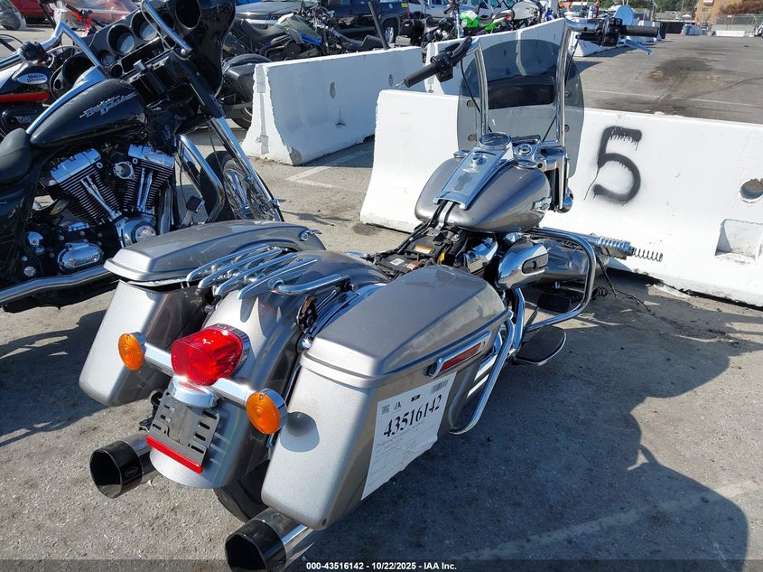 VIN 1HD1FBC34HB619414 2017 HARLEY-DAVIDSON FLHR ROAD KING