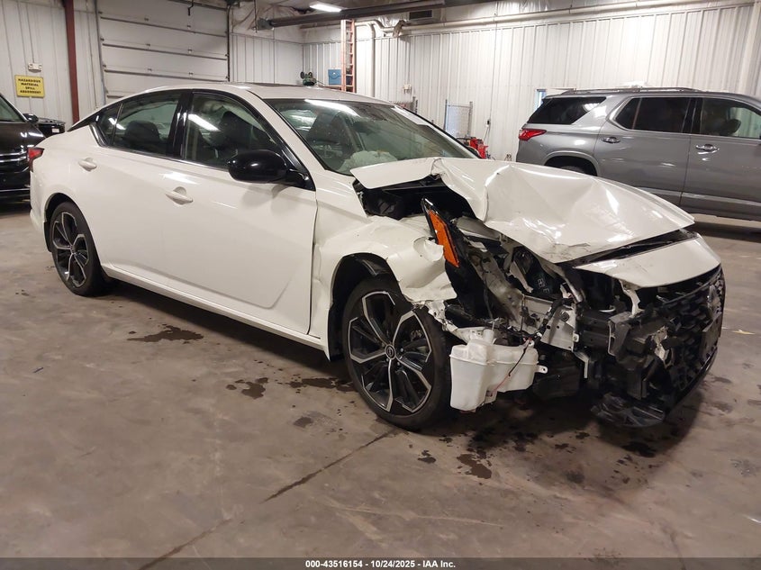 NISSAN ALTIMA SR FWD