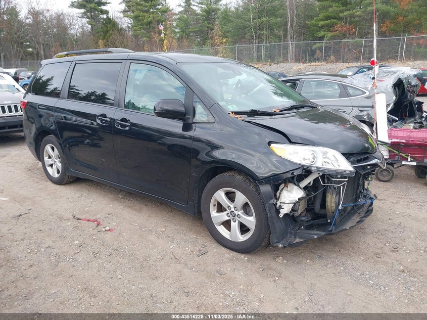 2018 TOYOTA SIENNA LE 8 PASSENGER - 5TDKZ3DC0JS927664