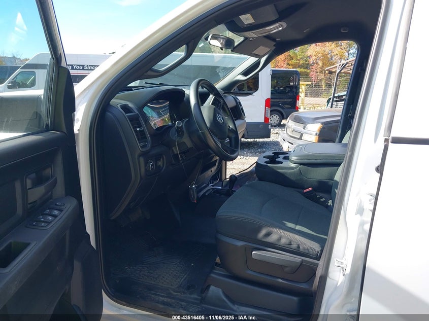 2022 Ram 3500 Tradesman 4X4 8' Box VIN: 3C63R3GJXNG188989 Lot: 43516405