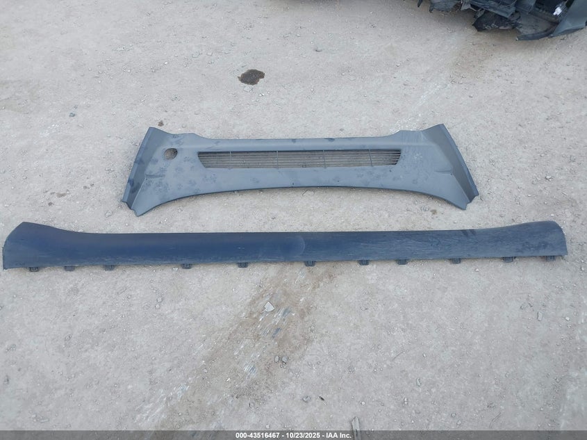 2023 Tesla Model Y Awd/Long Range Dual Motor All-Wheel Drive VIN: 7SAYGDEE5PA161076 Lot: 43516467