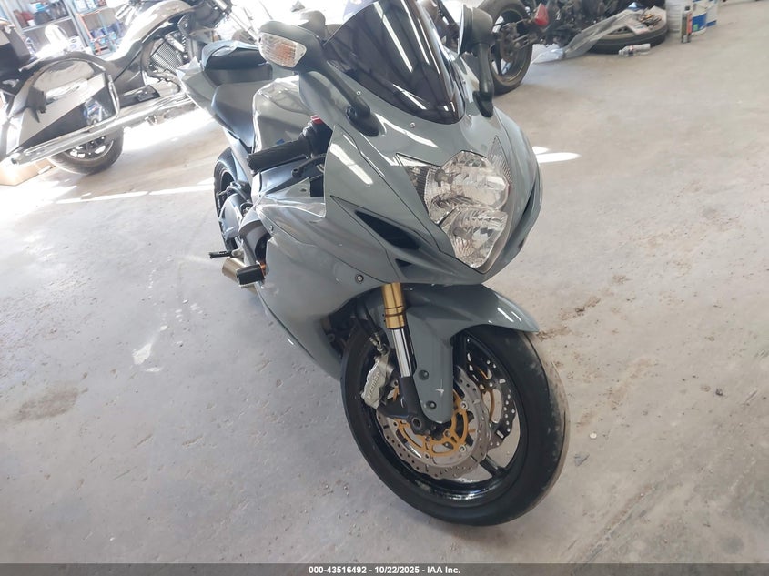 2012 SUZUKI GSX750 - JS1GR7MA3C2100113