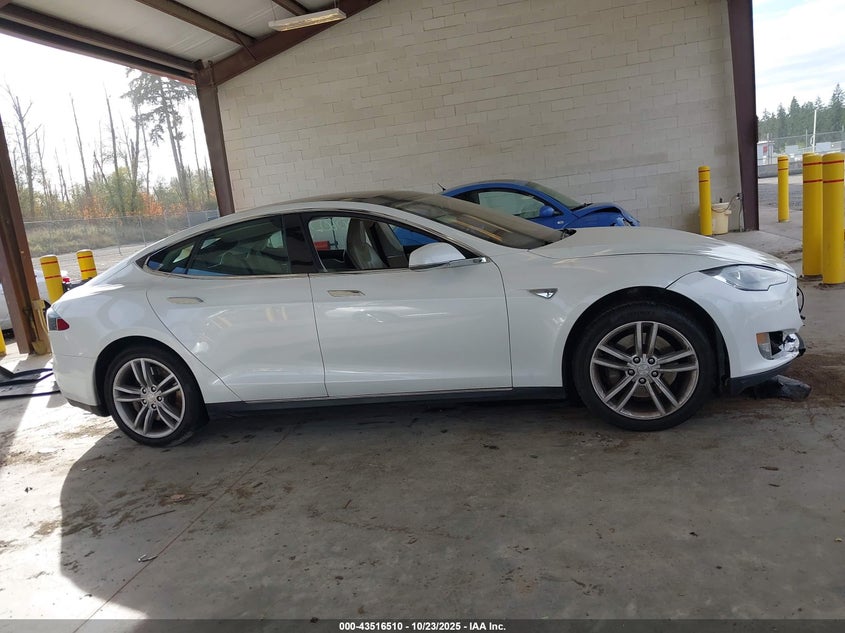 2013 Tesla Model S Performance VIN: 5YJSA1CP6DFP23377 Lot: 43516510