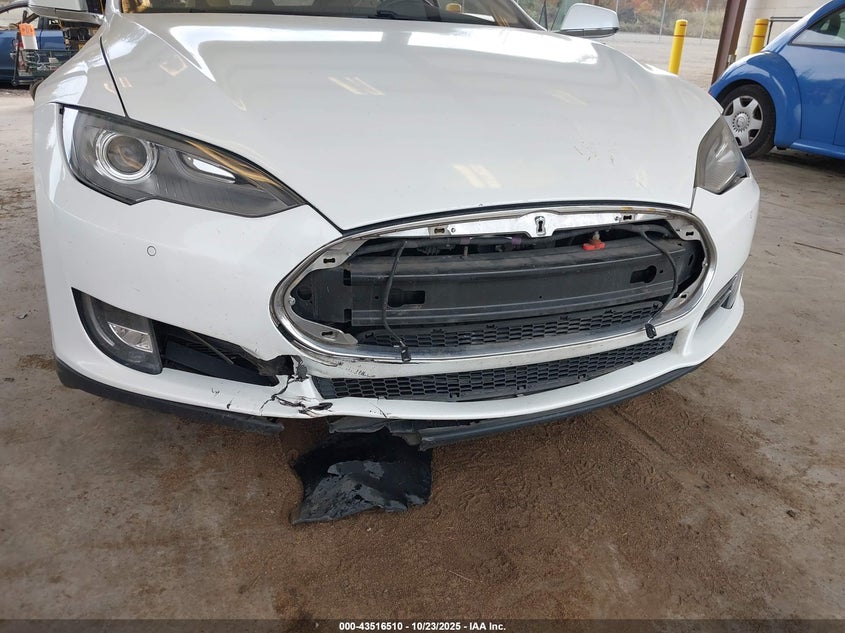 2013 Tesla Model S Performance VIN: 5YJSA1CP6DFP23377 Lot: 43516510