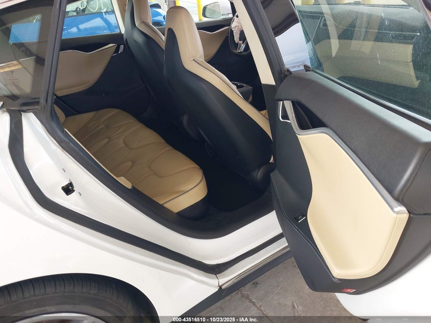 2013 Tesla Model S Performance VIN: 5YJSA1CP6DFP23377 Lot: 43516510