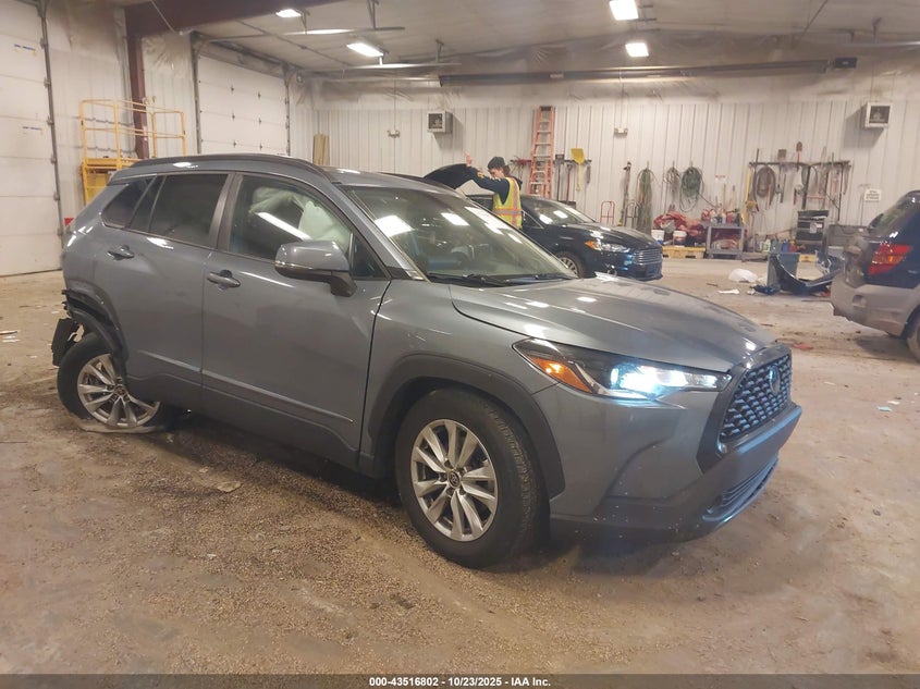 TOYOTA COROLLA CROSS LE