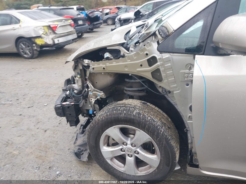 5TDKK3DC2FS571391 2015 TOYOTA SIENNA photo no. 17
