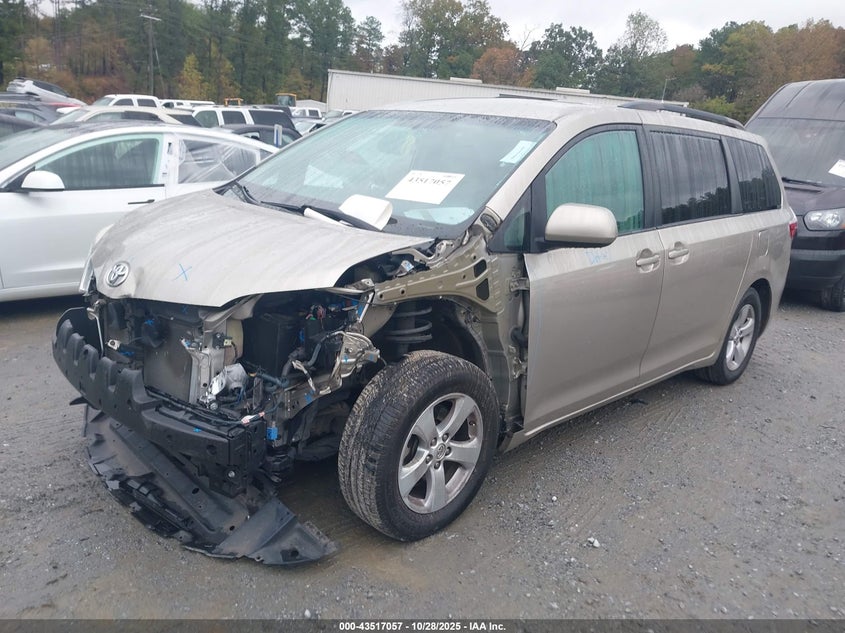 5TDKK3DC2FS571391 2015 TOYOTA SIENNA photo no. 2