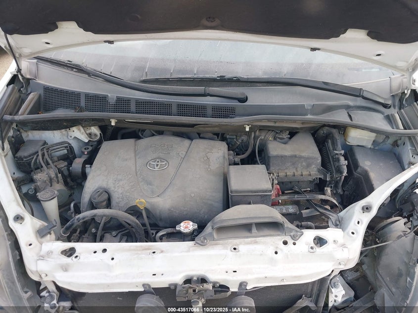 2017 TOYOTA SIENNA SE 8 PASSENGER 5TDXZ3DC7HS771462