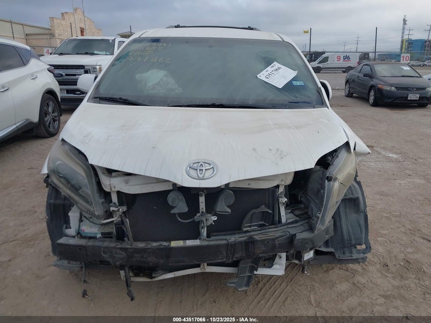 2017 TOYOTA SIENNA SE 8 PASSENGER 5TDXZ3DC7HS771462