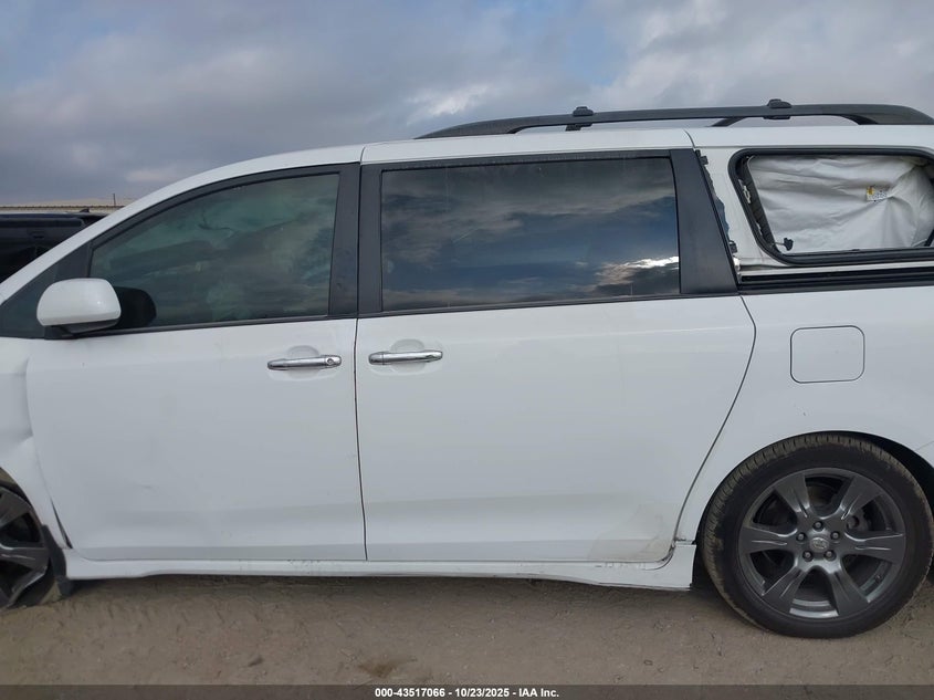 2017 TOYOTA SIENNA SE 8 PASSENGER 5TDXZ3DC7HS771462