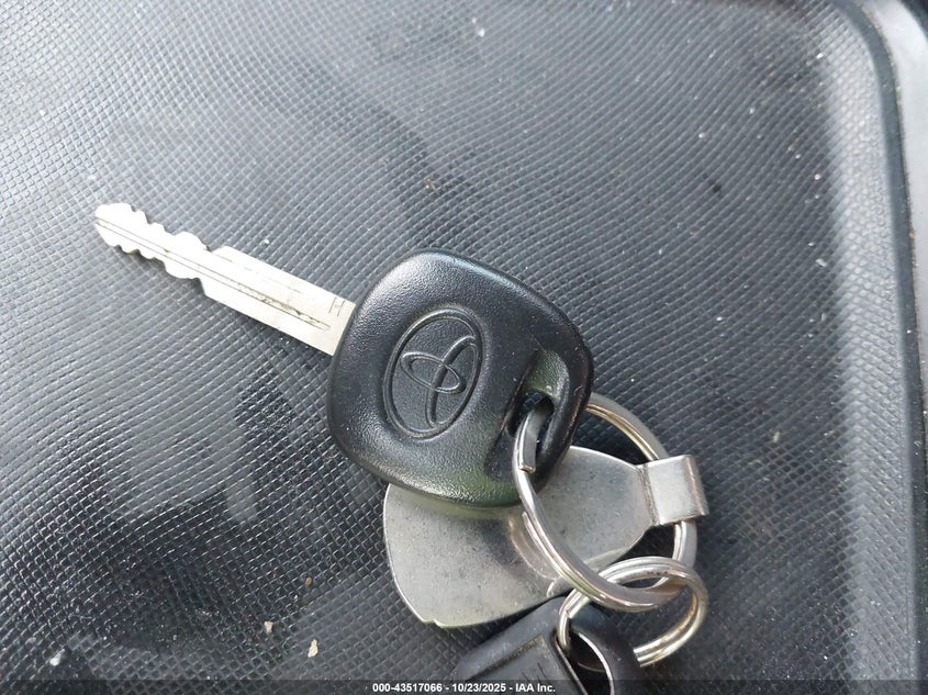 2017 TOYOTA SIENNA SE 8 PASSENGER 5TDXZ3DC7HS771462