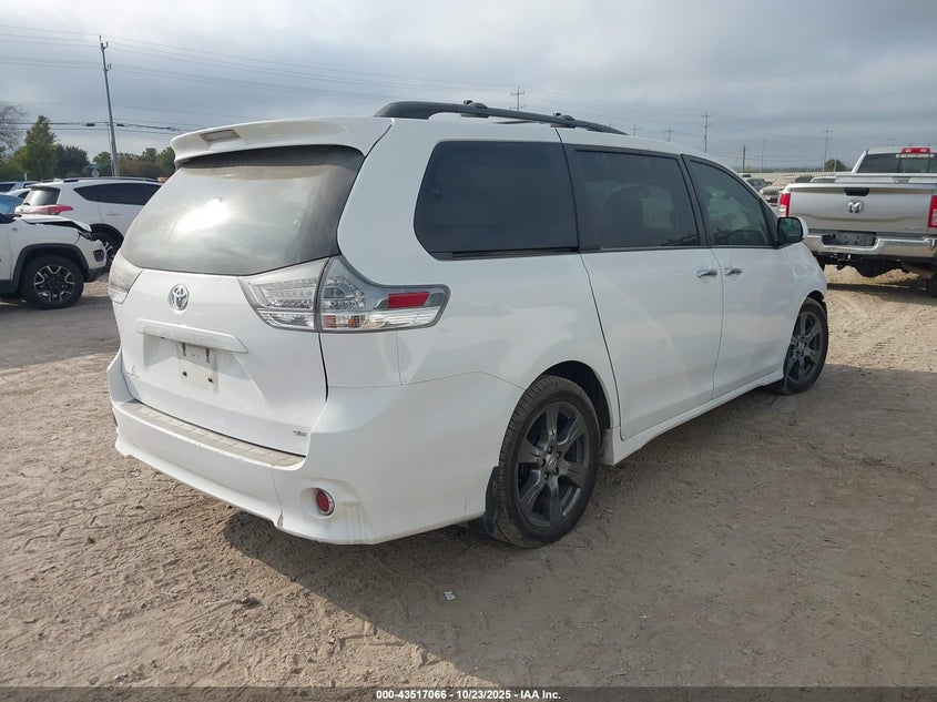 2017 TOYOTA SIENNA SE 8 PASSENGER 5TDXZ3DC7HS771462