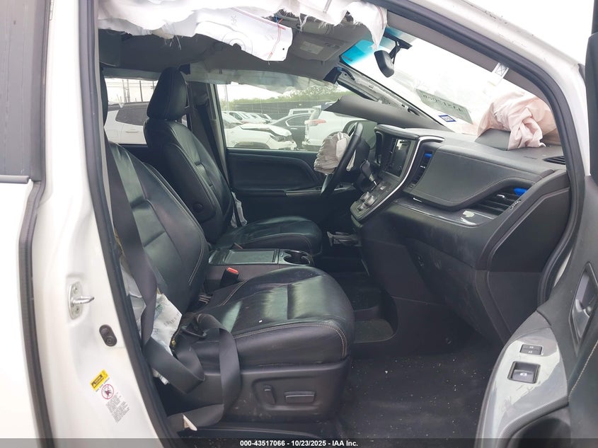 2017 TOYOTA SIENNA SE 8 PASSENGER 5TDXZ3DC7HS771462