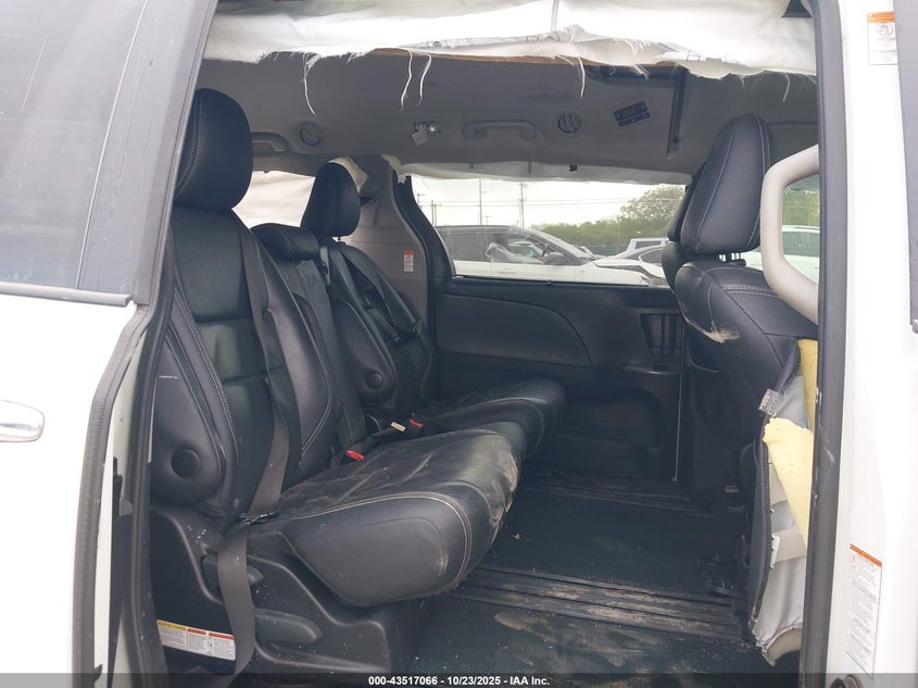 2017 TOYOTA SIENNA SE 8 PASSENGER 5TDXZ3DC7HS771462