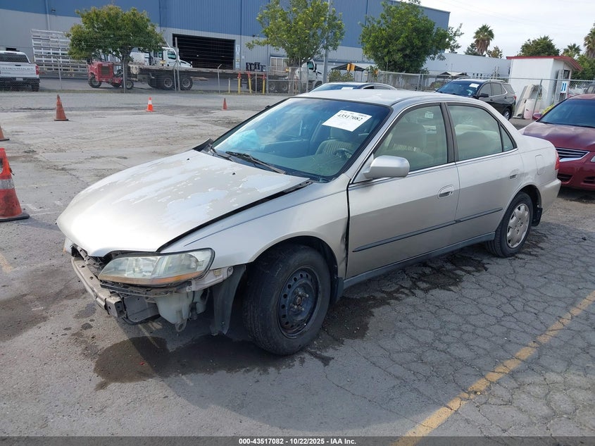 1HGCG5641WA053083 1998 HONDA ACCORD photo no. 2
