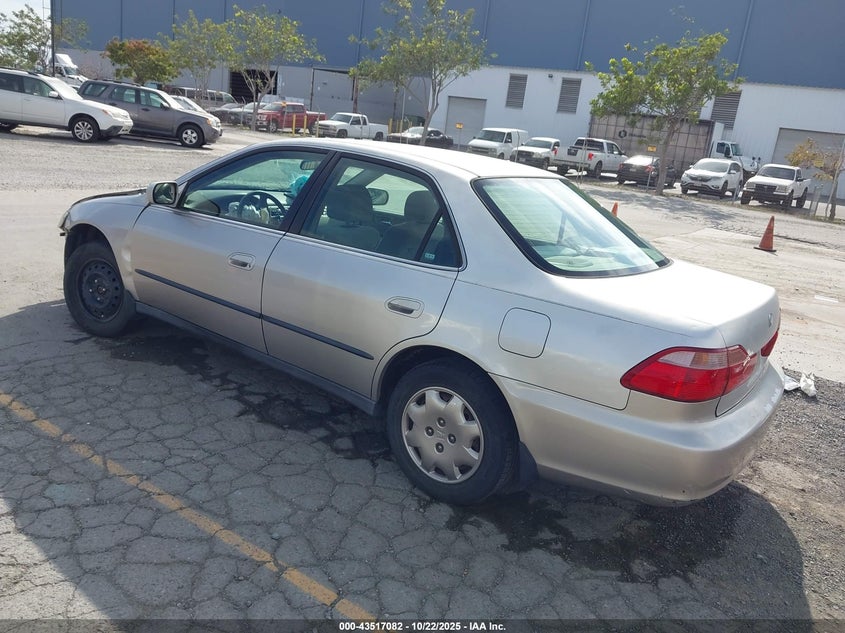 1HGCG5641WA053083 1998 HONDA ACCORD photo no. 3