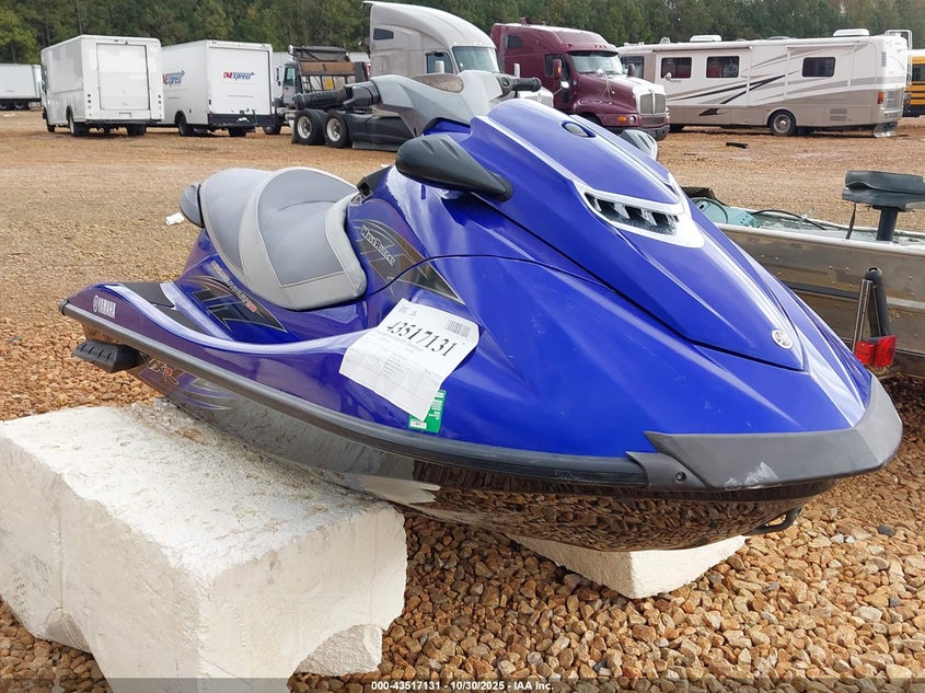 2013 YAMAHA PERSONAL WATERCRAFT