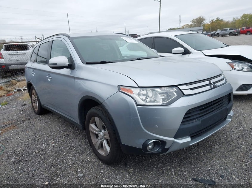 MITSUBISHI OUTLANDER SE