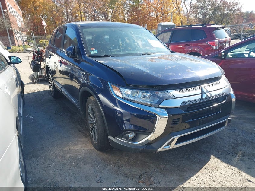 MITSUBISHI OUTLANDER SE