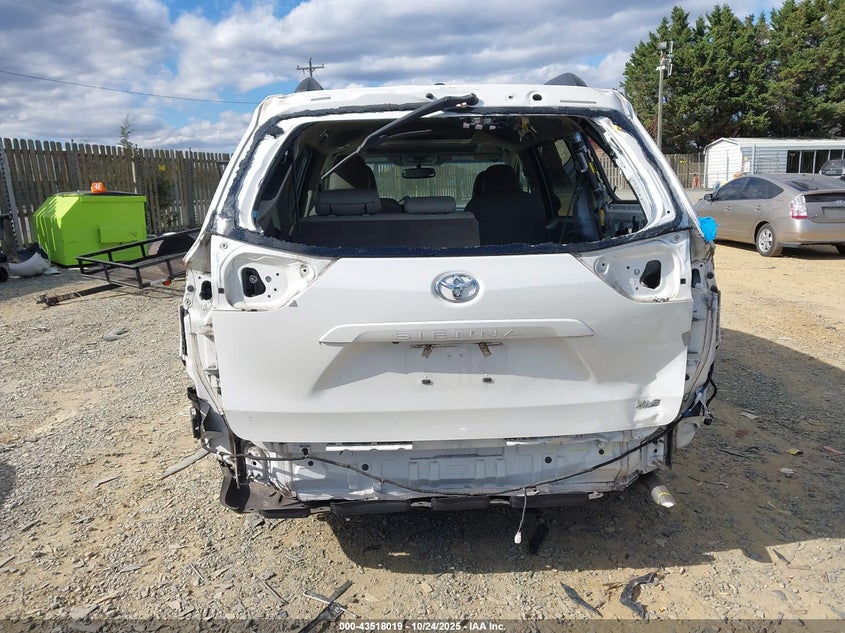 2016 TOYOTA SIENNA XLE PREMIUM 8 PASSENGER 5TDYK3DC8GS750997