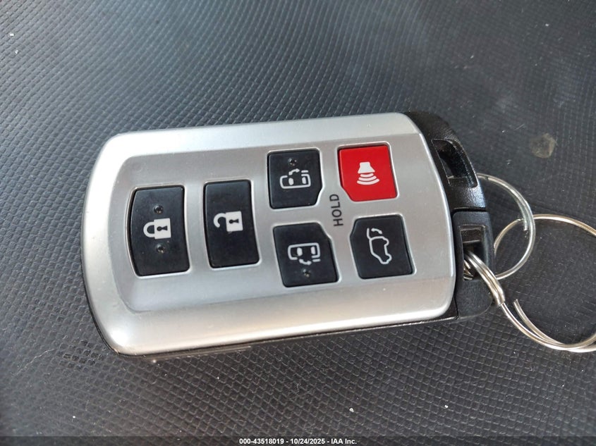 2016 TOYOTA SIENNA XLE PREMIUM 8 PASSENGER 5TDYK3DC8GS750997