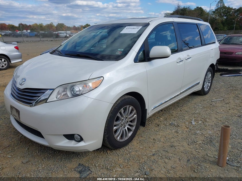 2016 TOYOTA SIENNA XLE PREMIUM 8 PASSENGER 5TDYK3DC8GS750997
