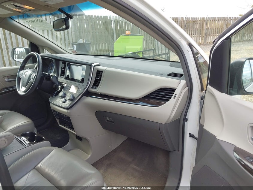 2016 TOYOTA SIENNA XLE PREMIUM 8 PASSENGER 5TDYK3DC8GS750997