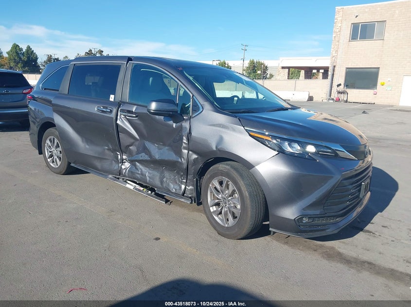 2025 TOYOTA SIENNA XLE - 5TDYSKFCXSS164057