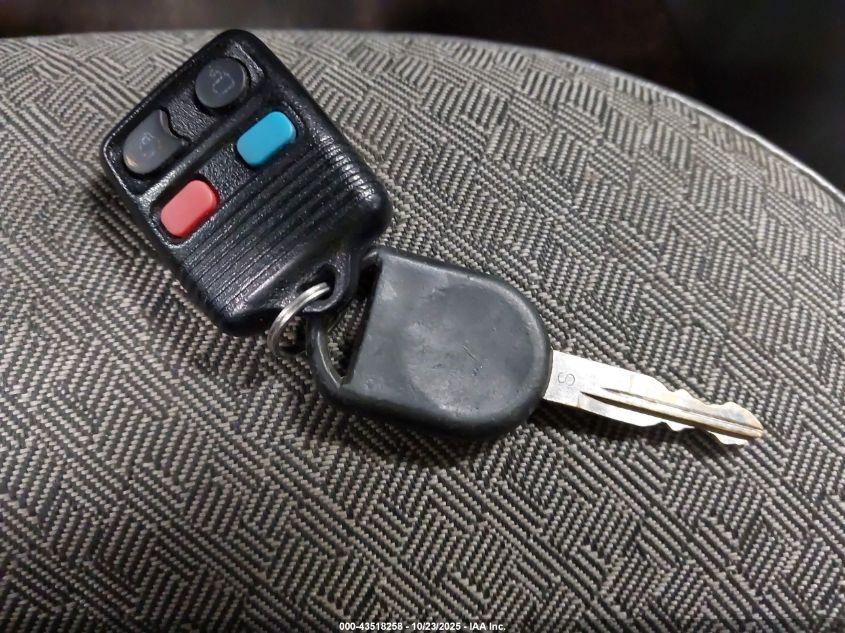 2005 Ford Explorer Xls/Xls Sport VIN: 1FMZU72E35ZA69678 Lot: 43518258