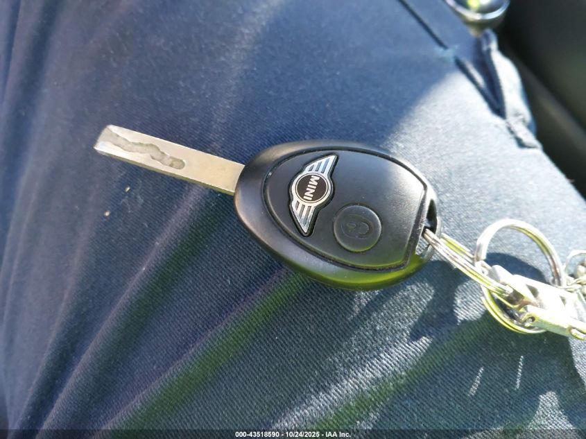 2003 Mini Cooper S VIN: WMWRE33403TD63121 Lot: 43518590