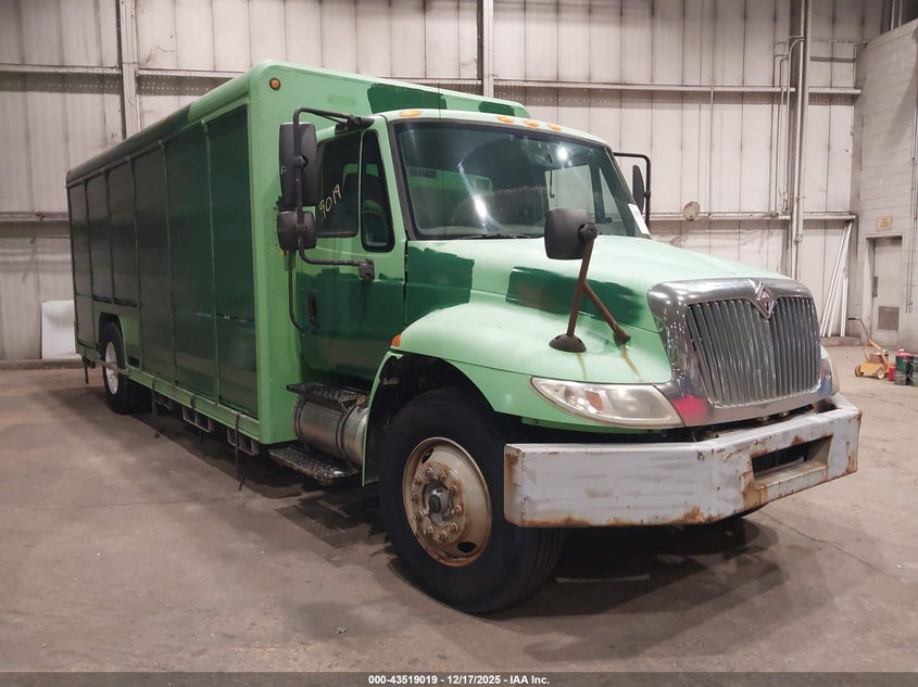 2004 INTERNATIONAL 4000 4300