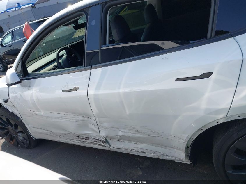 2025 Tesla Model Y Performance Dual Motor All-Wheel Drive VIN: 7SAYGDEF9SF304440 Lot: 43519614