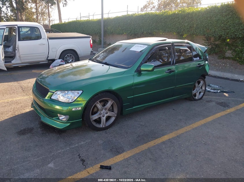 JTHBD192620062155 2002 LEXUS IS photo no. 2