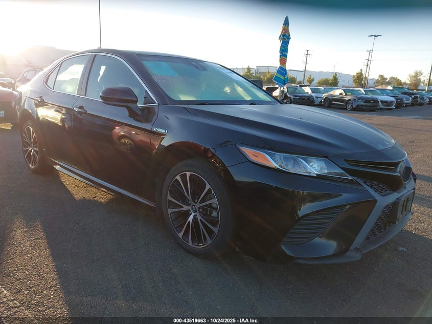 TOYOTA CAMRY HYBRID SE