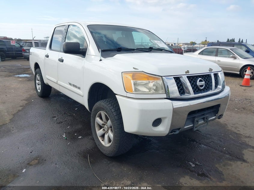 NISSAN TITAN SV