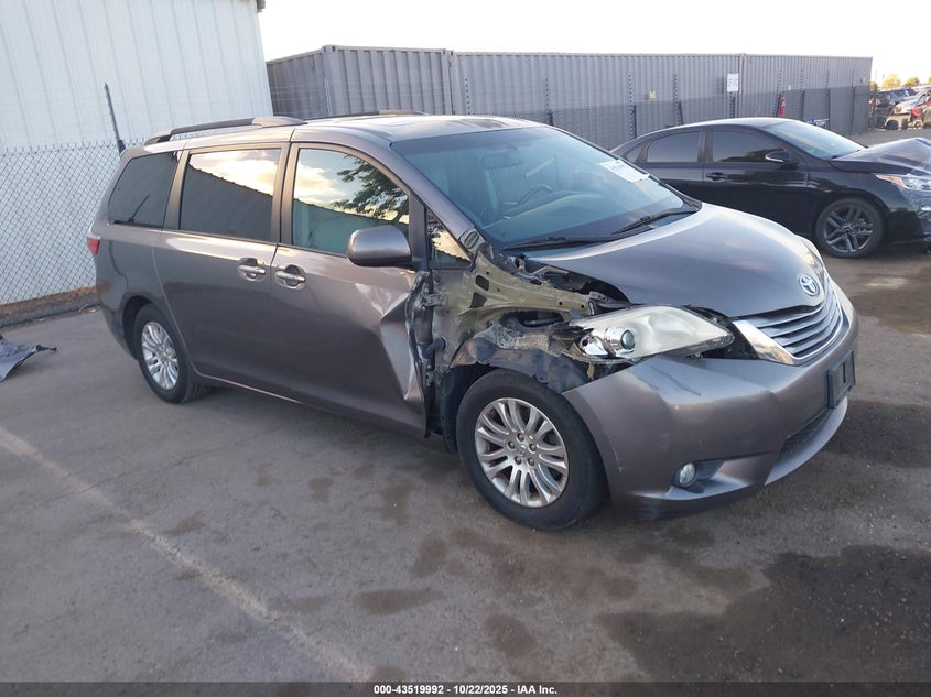 2015 TOYOTA SIENNA XLE PREMIUM 8 PASSENGER - 5TDYK3DC8FS545646